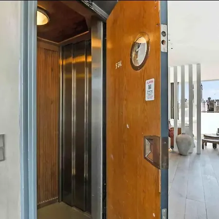 Elite Penthouse Prime Location *