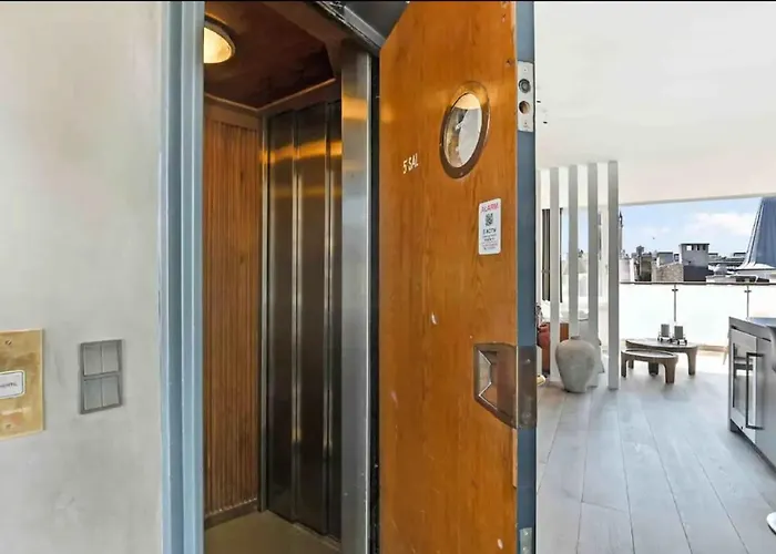 Elite Penthouse Prime Location *